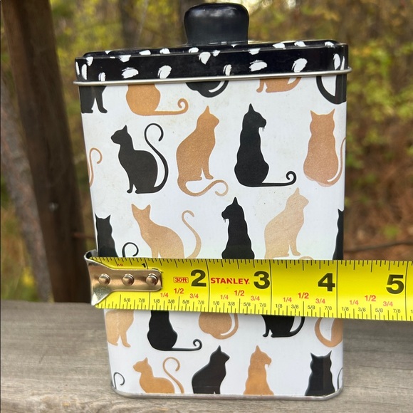 Cat Patterned Vintage Storage Tin - Black, Tan, and White - Picture 9 of 10